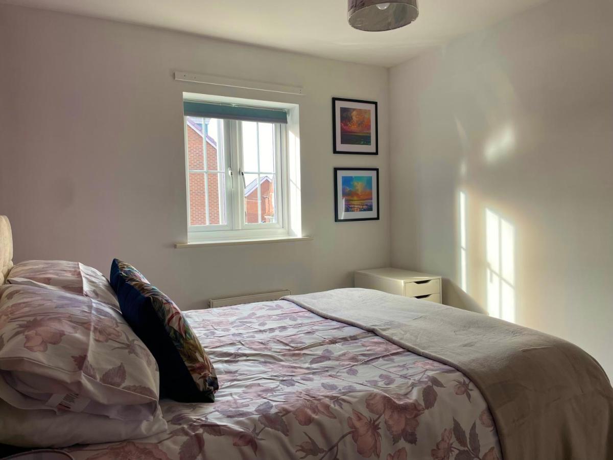 Stunning Large Detached Gloucester, 4 Beds, 3 Bedroom, 2 Bathroom Property, Nr Chelt, The Docks And Quays Sleeps 6 エクステリア 写真