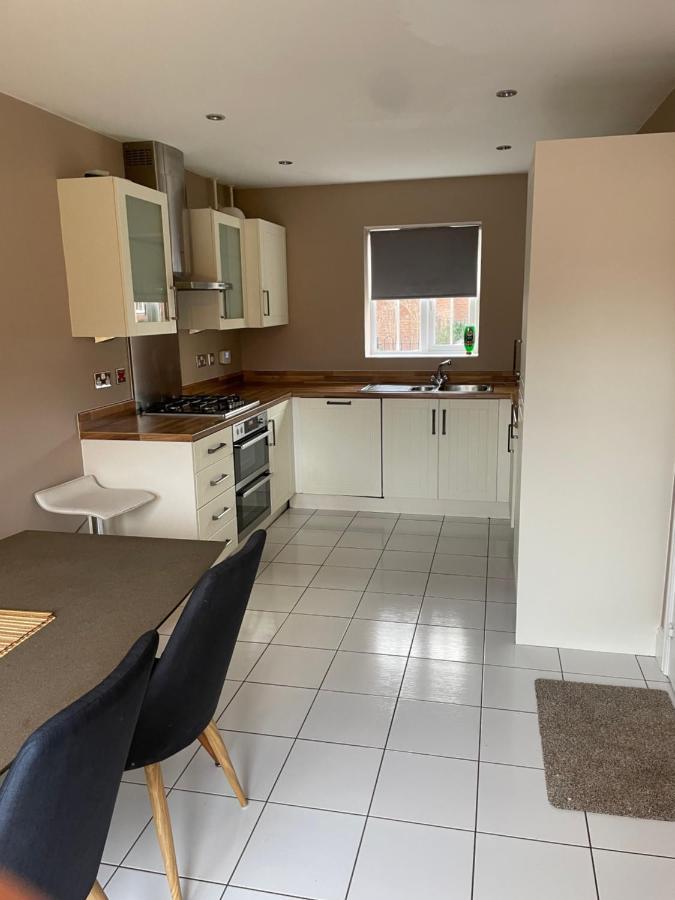 Stunning Large Detached Gloucester, 4 Beds, 3 Bedroom, 2 Bathroom Property, Nr Chelt, The Docks And Quays Sleeps 6 エクステリア 写真