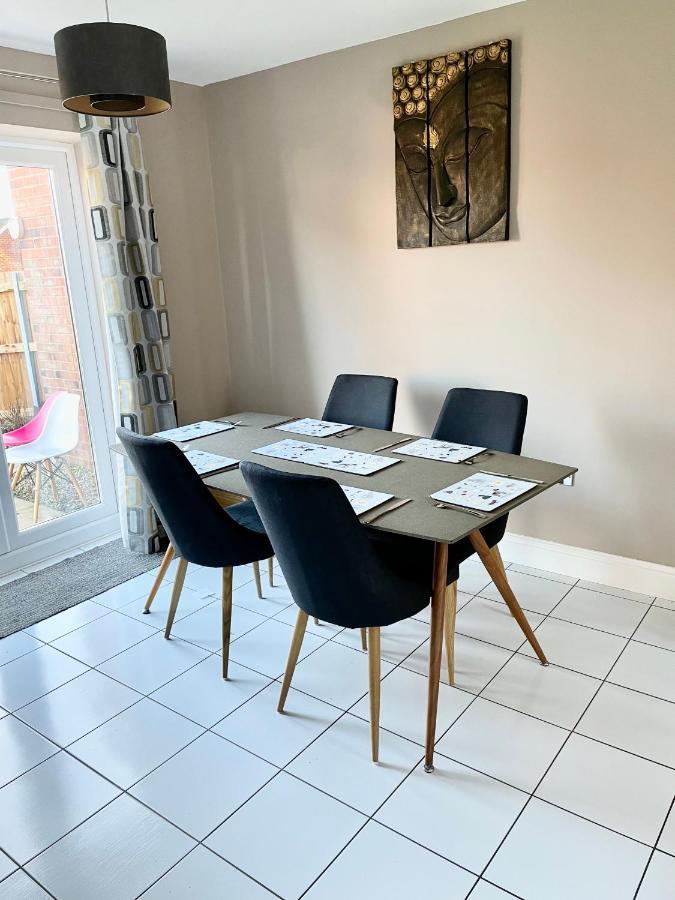 Stunning Large Detached Gloucester, 4 Beds, 3 Bedroom, 2 Bathroom Property, Nr Chelt, The Docks And Quays Sleeps 6 エクステリア 写真