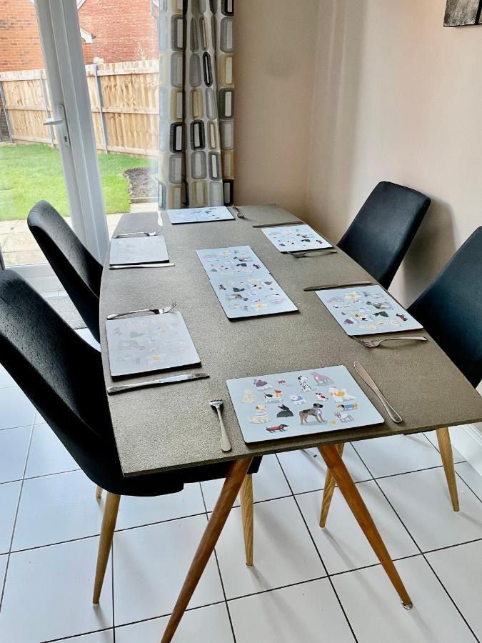 Stunning Large Detached Gloucester, 4 Beds, 3 Bedroom, 2 Bathroom Property, Nr Chelt, The Docks And Quays Sleeps 6 エクステリア 写真